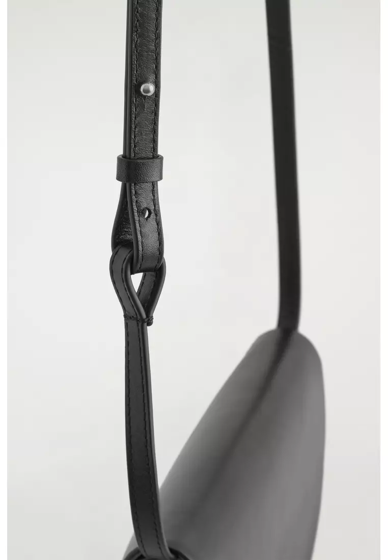 CURVED CROSSBODY BAG - LEATHER