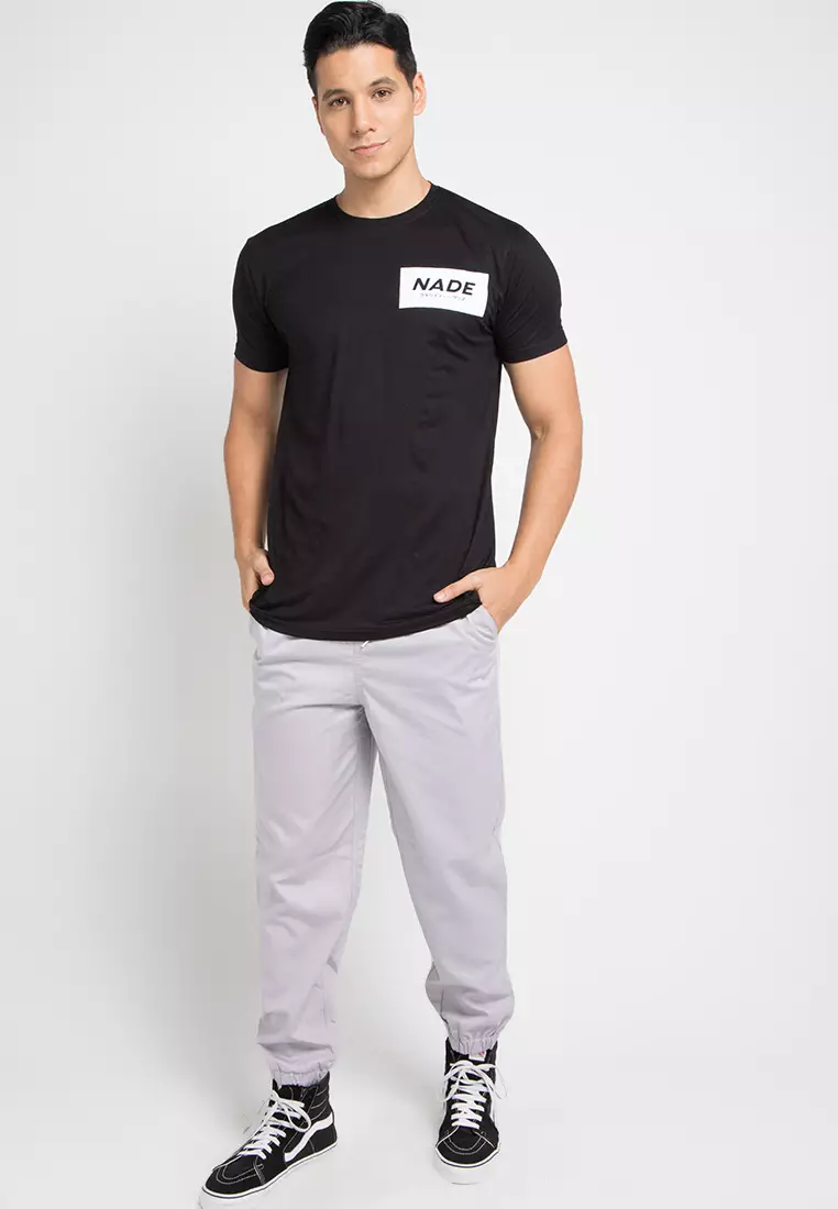 Nade NT242 nade on white T-shirt anti kusut Hitam