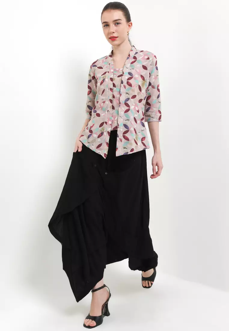 Kebaya Kutu Baru 3/4-length Sleeves