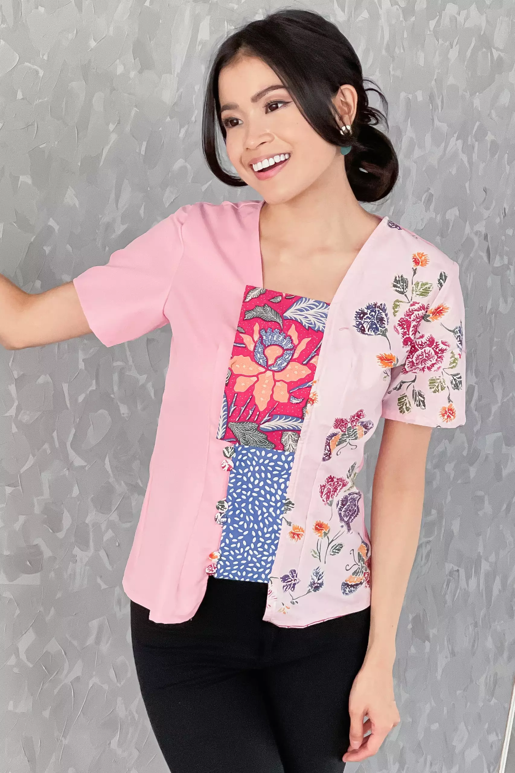 Hiranya Encim Pink Kebaya