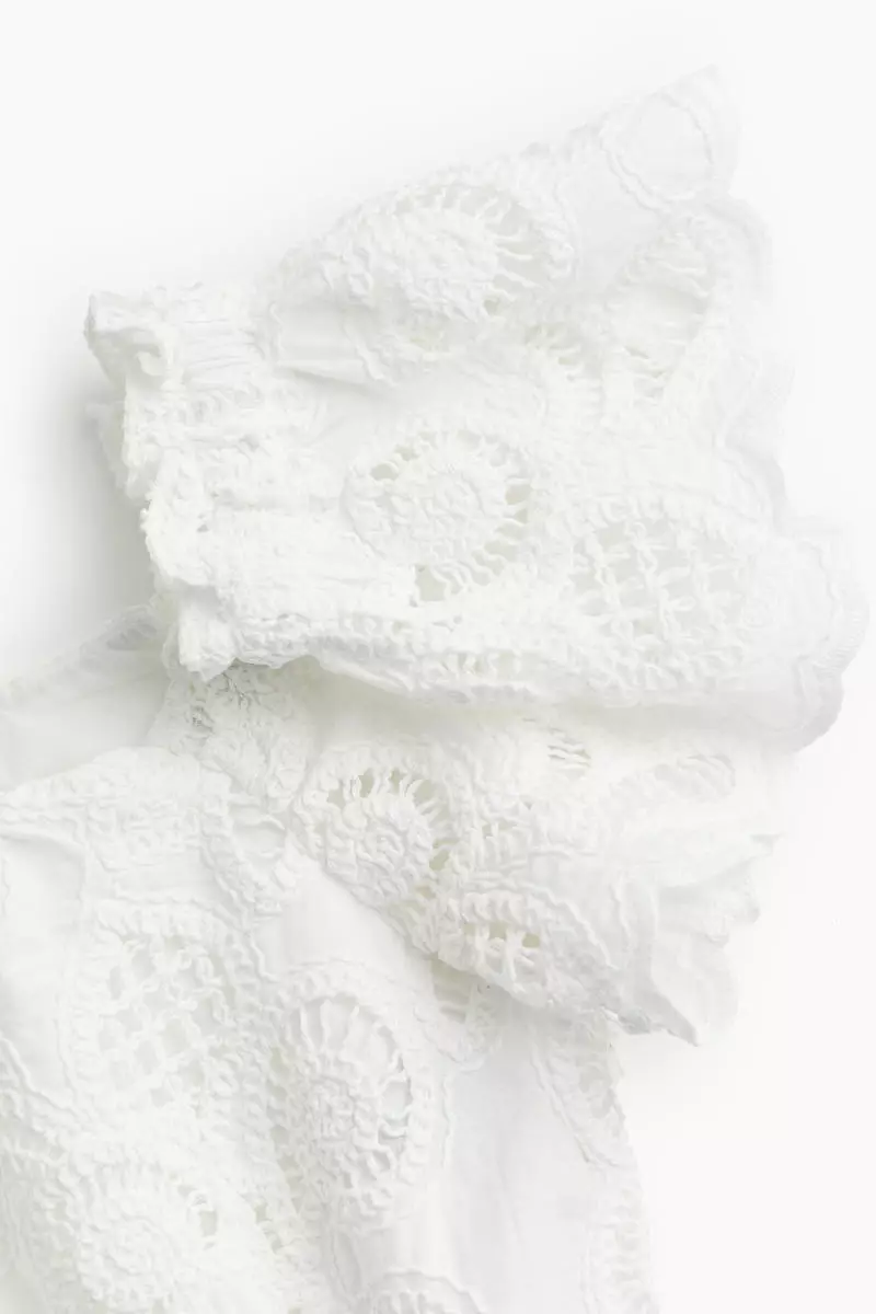 Embroidered cropped top