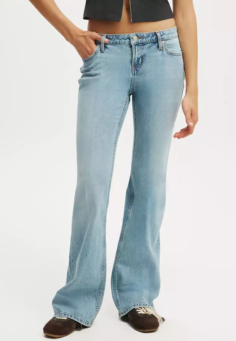 【送料無料】 コットンオン レディース デニムパンツ ボトムス Women's Low Rise Bootcut Jean Rush blue
