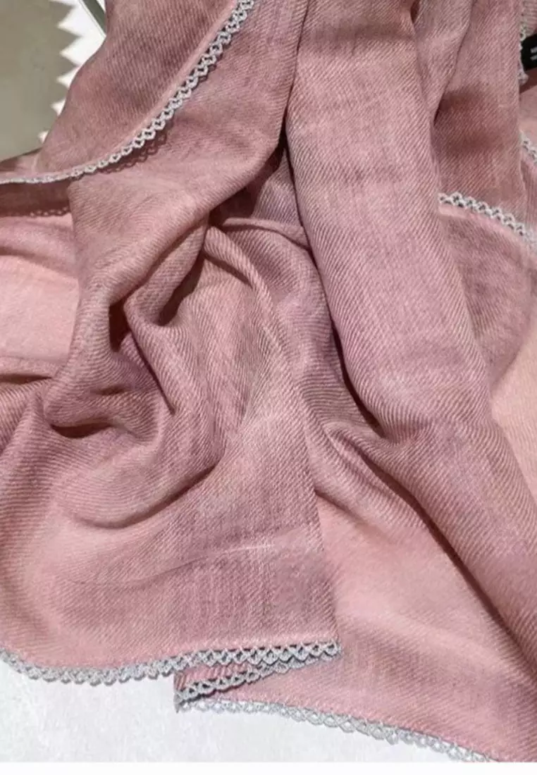 Aksesoris Wanita Plain Crochet Hem Square Scarf Syal Wanita Dusty Pink