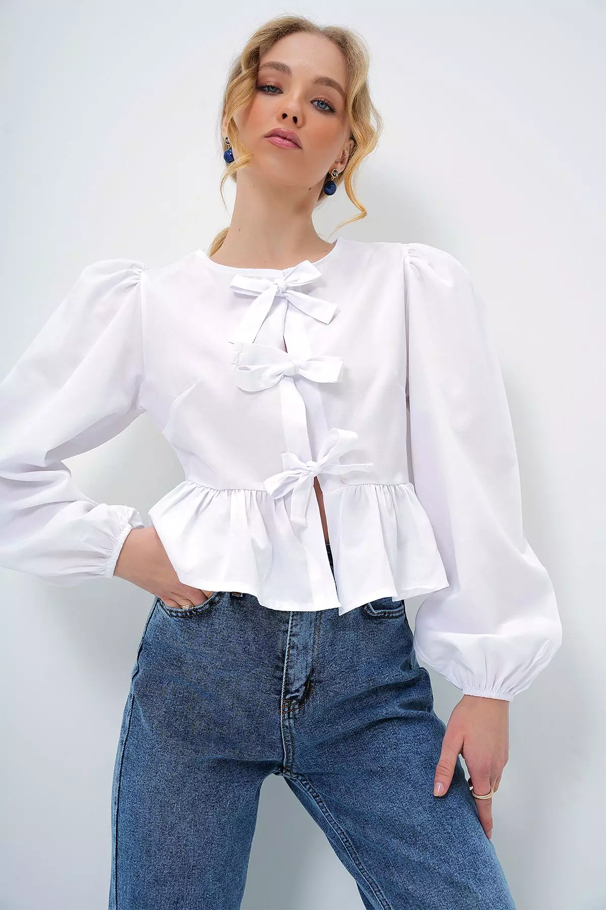 Women's White Crew Neck Bow Tie Princess Sleeve Poplin Blouse