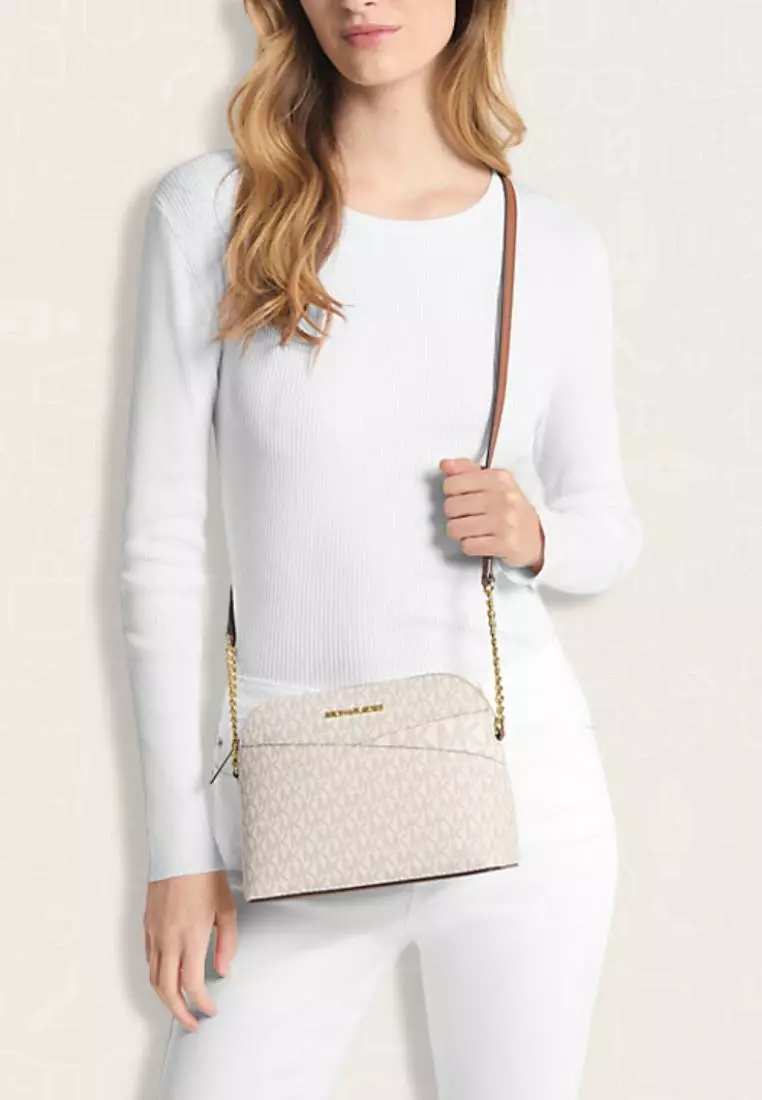 Jet set medium logo hotsell and leather crossbody bag