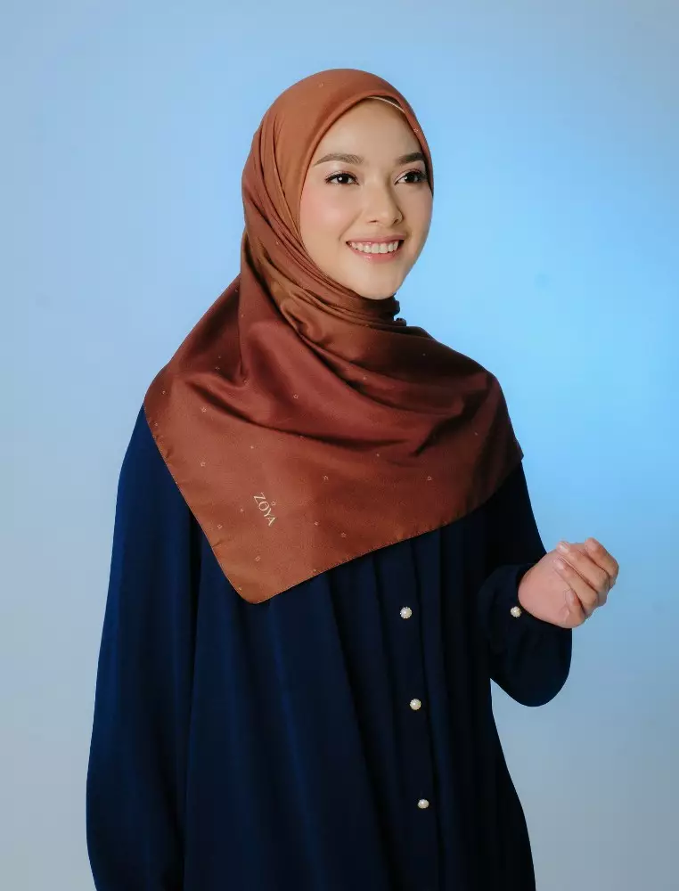VEGA Scarf Brown - Kerudung Hijab Segiempat Motif With Pouch Ziplock - Bahan Poly Fine - Ukuran 110x110