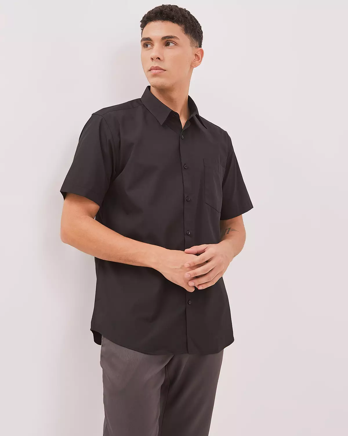 BLACK SHORT-SLEEVED SHIRT FOR MEN