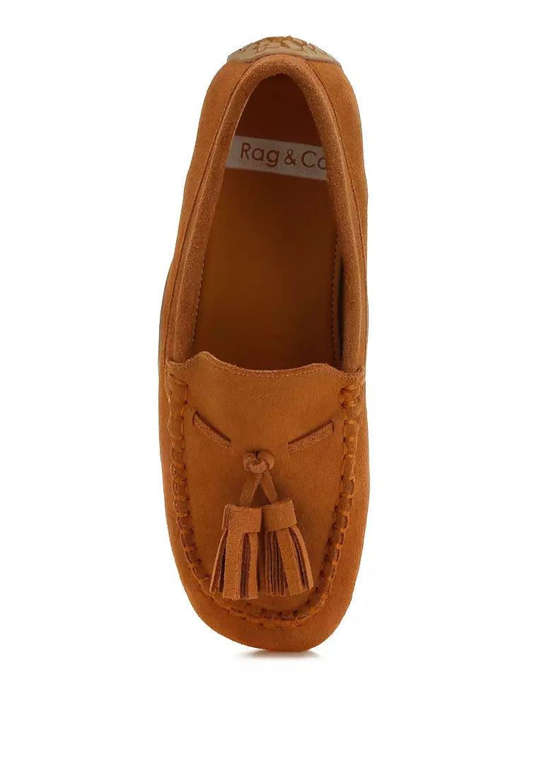 Sepatu Loafer Rumbai Ujung Bulat Suede Warna Coklat Muda