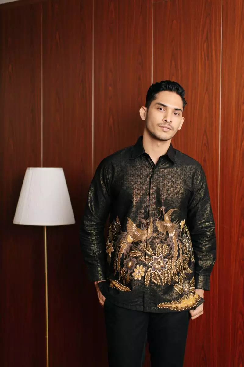 Kalyna Black Kemeja Pria  Panjang Regular Fit Furing Foil