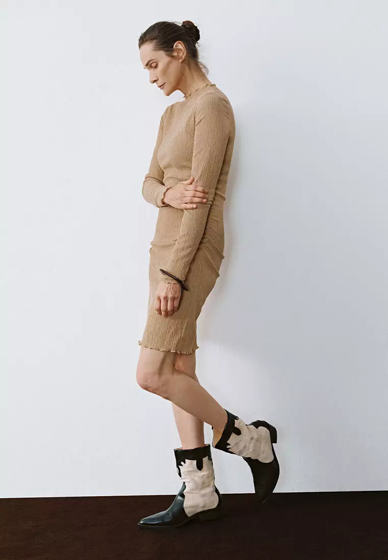 UR秋季新款女装肌理感褶皱收腰修身长袖连衣裙UWM740011