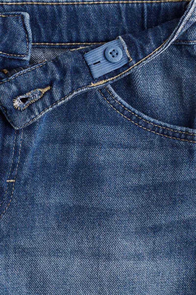 Frayed-edge denim shorts
