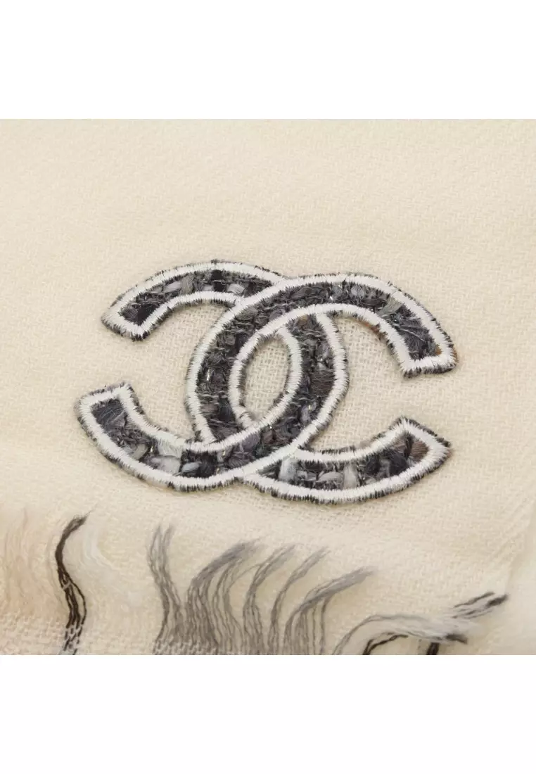 Pre-Loved Chanel coco mark Stall check cashmere ivory gray 13A