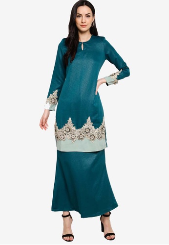 Kurung Modern Sempit From Gene Martino In Green Baju Kurung Moden Baju Kurung Moden