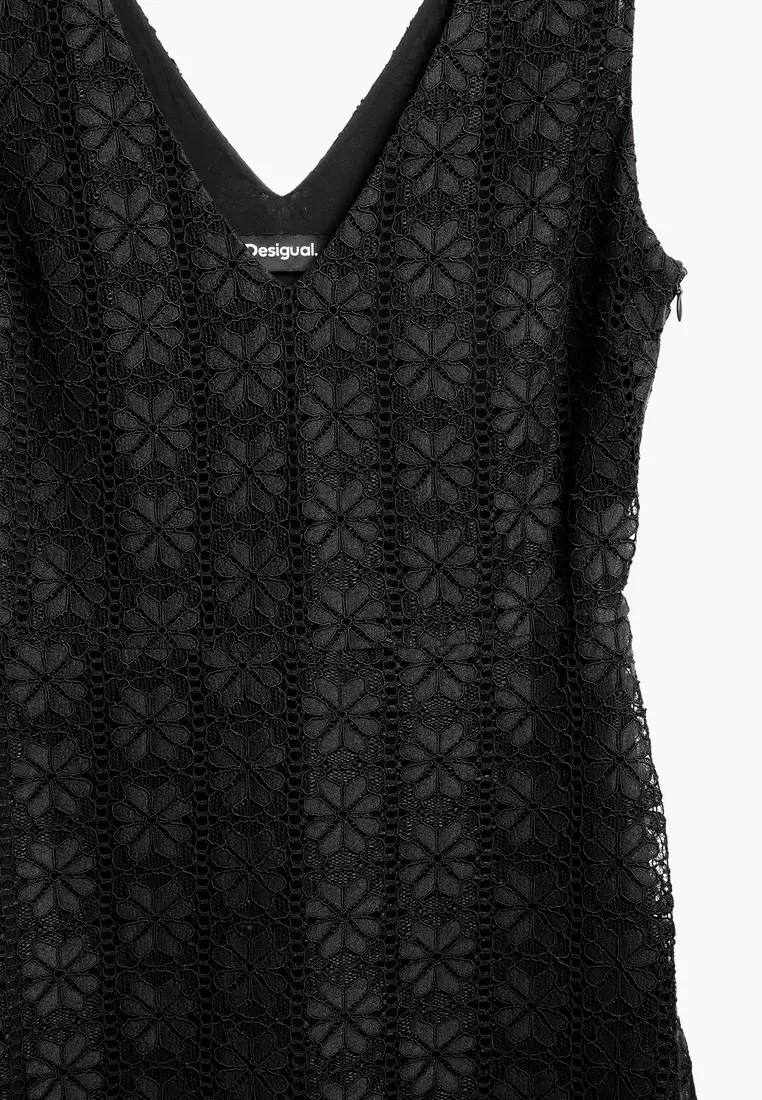 Sleeveless lace dress