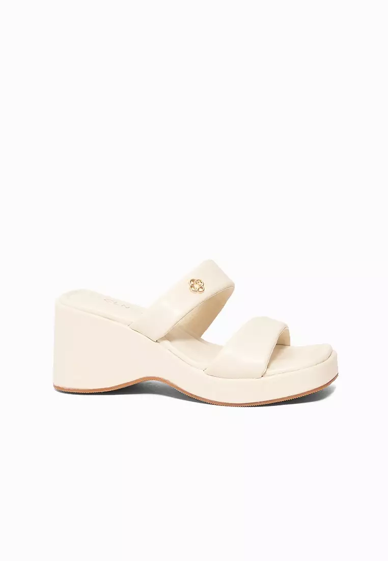 Discount on CLN  shoes - SKU: Ruthie Wedge Slides
