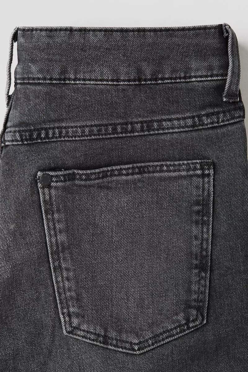 Relaxed Tapered Fit Jeans