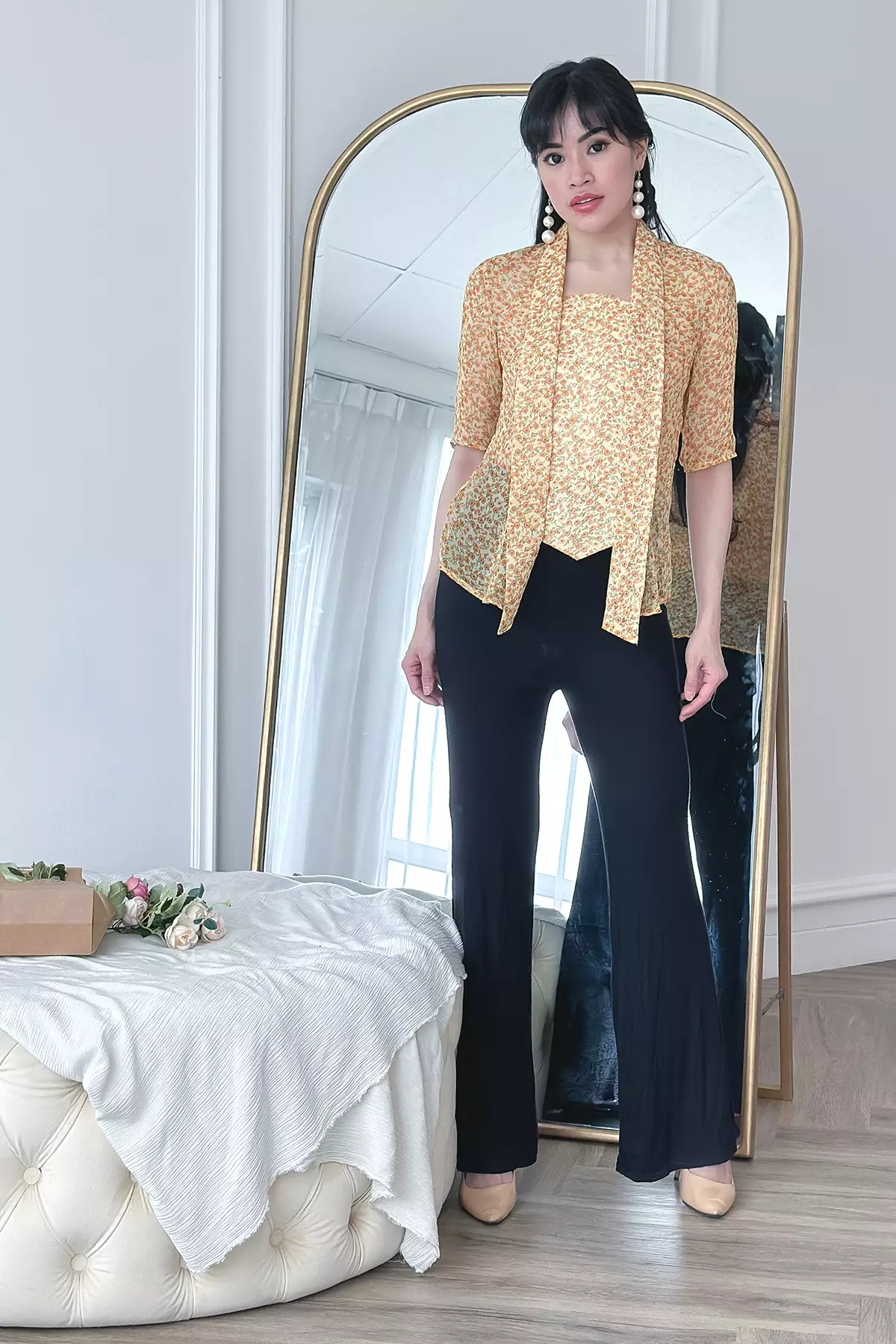 Karisma Kembangan Kuning Kebaya