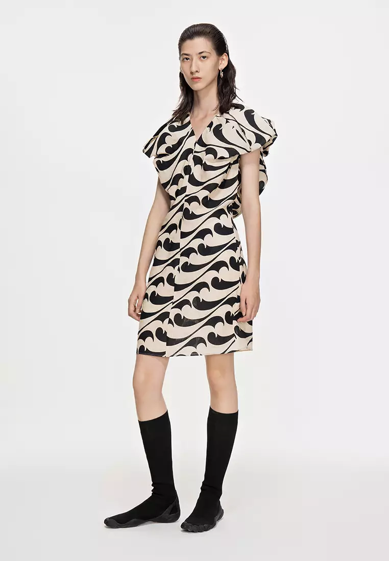 Eco-Friendly S-Line Fitted Avant-Garde Sleeveless Dress