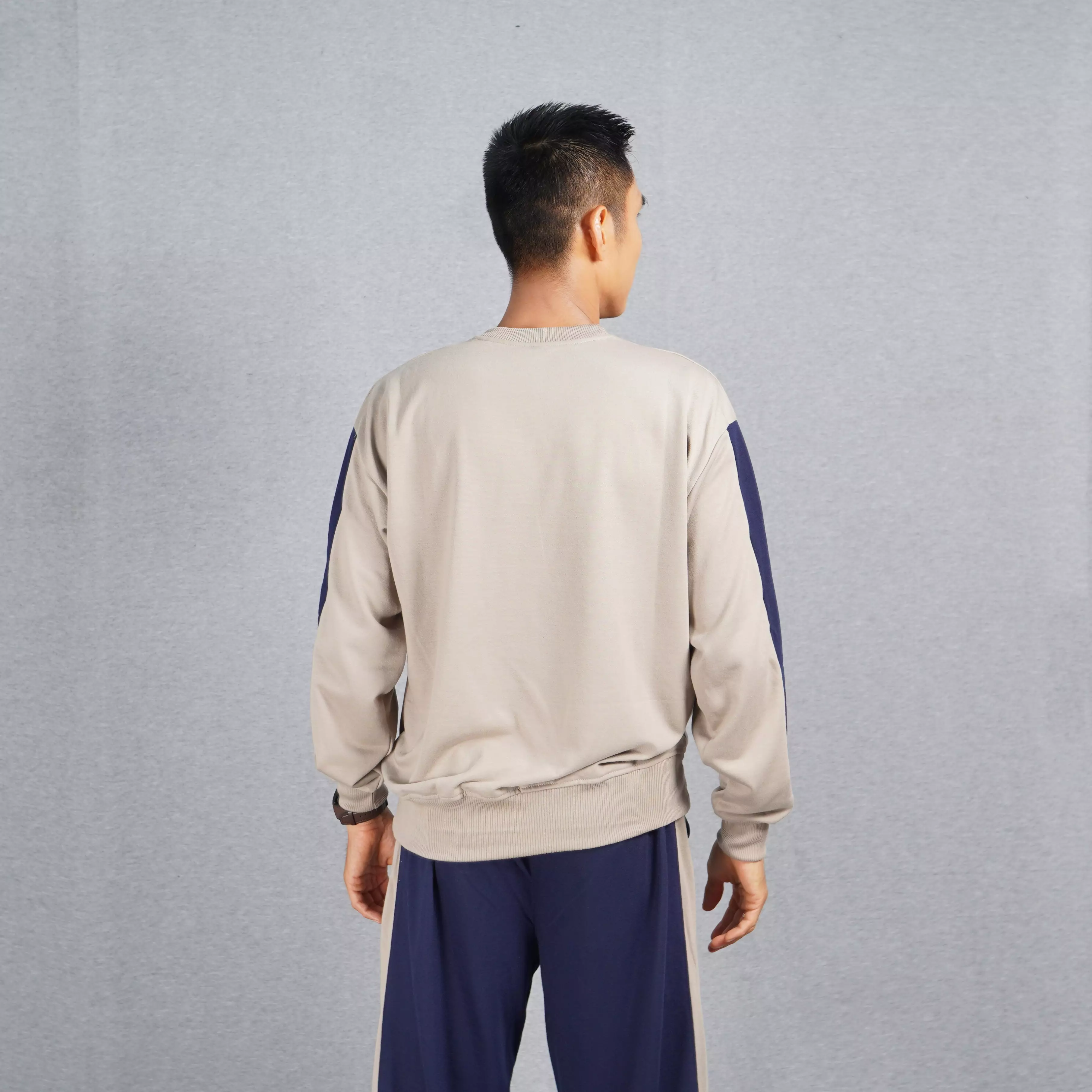 Sweater Lengan Panjang Pria Crewneck Pria Sweatshirt Pria Long Sleeve Sweater - KREM