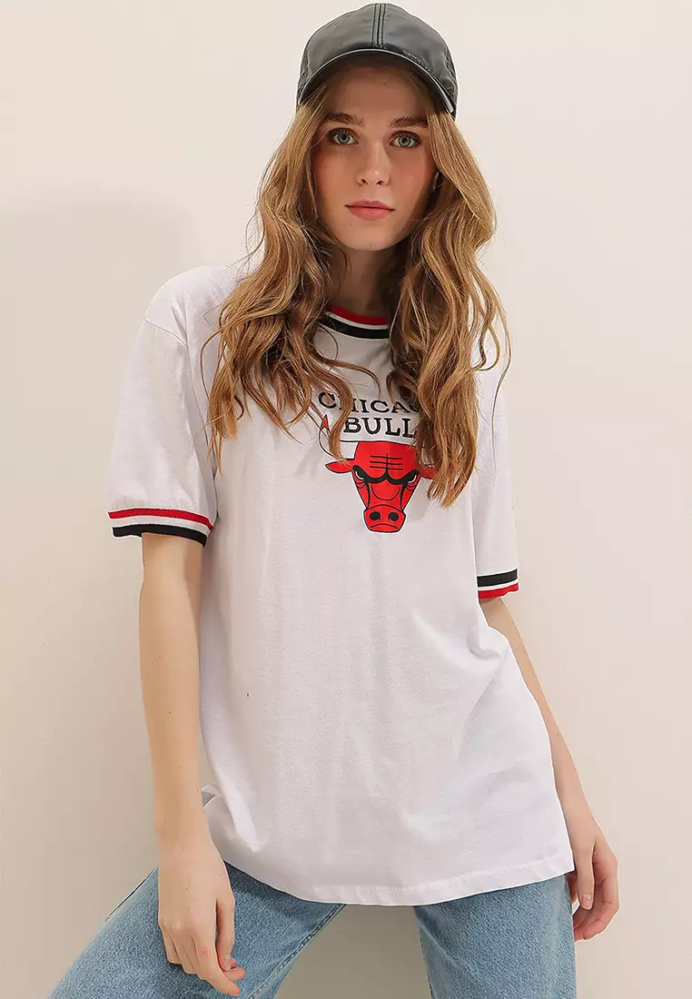 Women's Oversized Boyfriend Chicago Bulls Graphic Tee in Cream | Size M | Abercrombie & Fitch