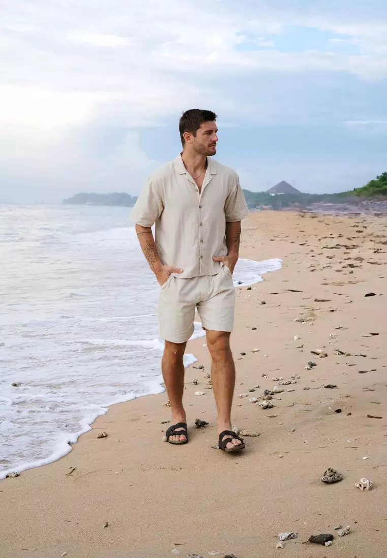 Matala Setelan Kemeja Oversized Bertekstur Lengan Pendek Pria Warna Cream | Oversize Textured Linen Set Men Cream