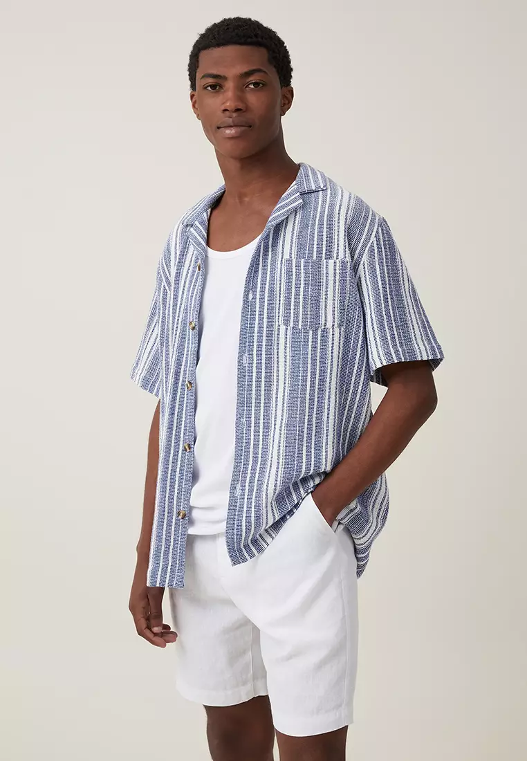 Men's linen shorts with pleats