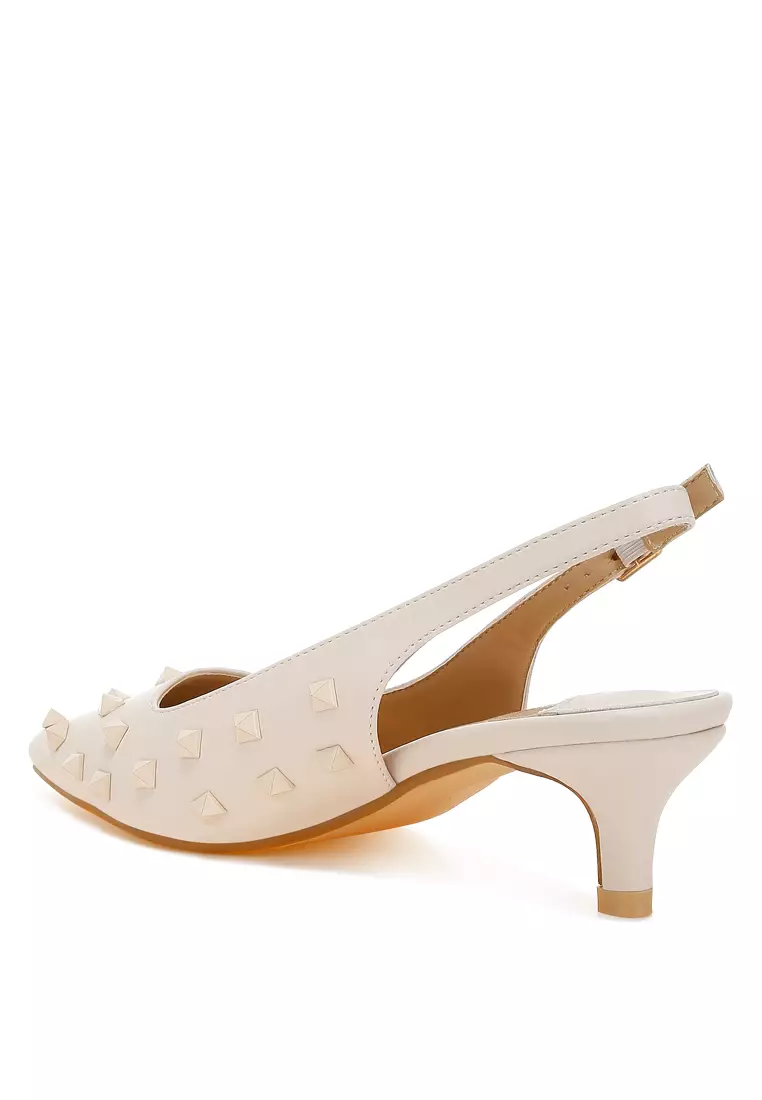 Sepatu hak anak kucing berhias stud warna krem