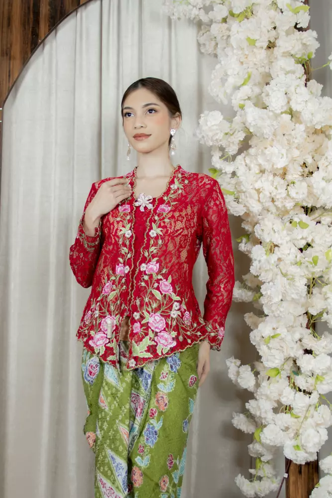 Kebaya Brokat Arini Series In Red Colour