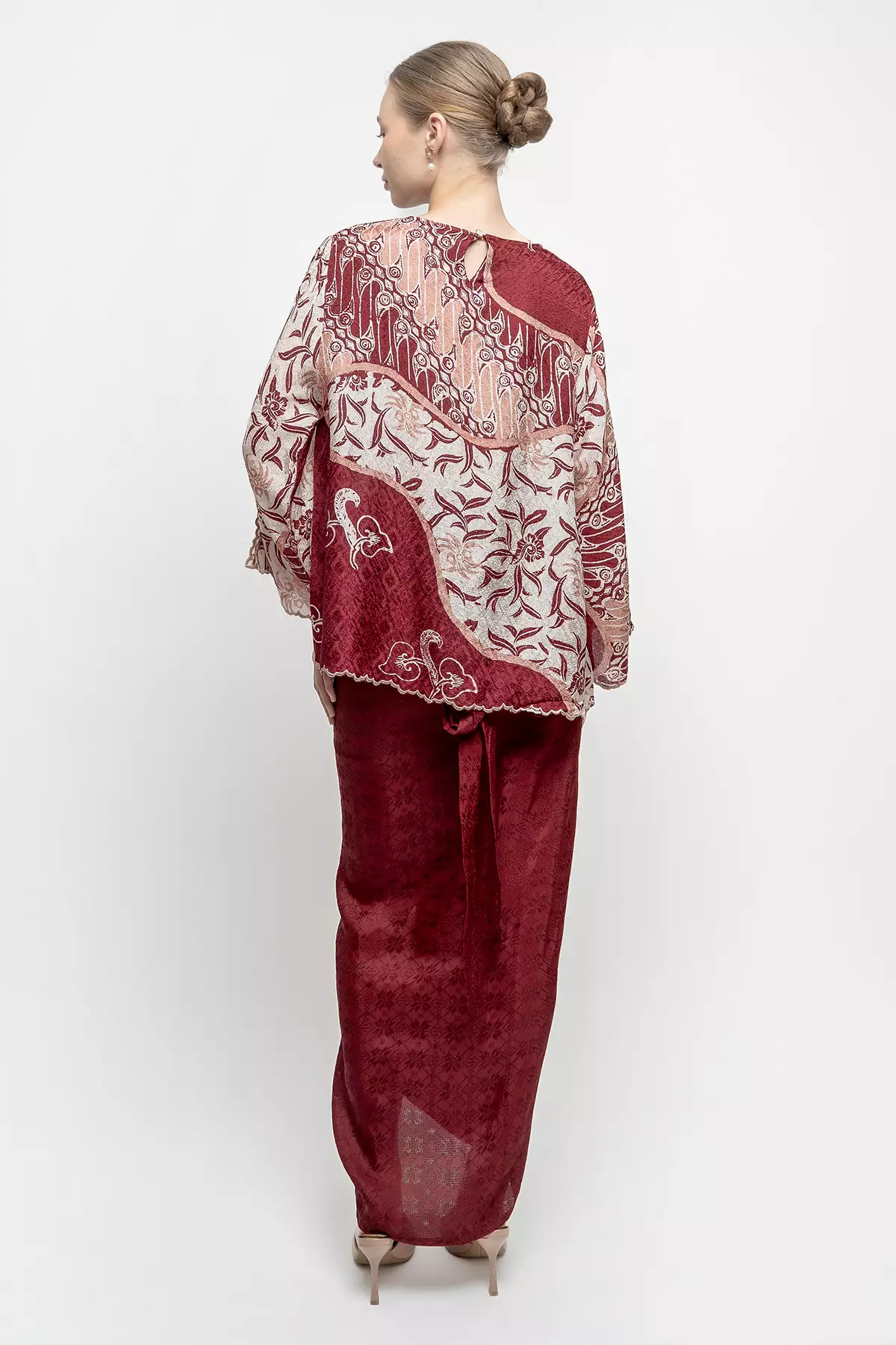 Senjana Set In Maroon