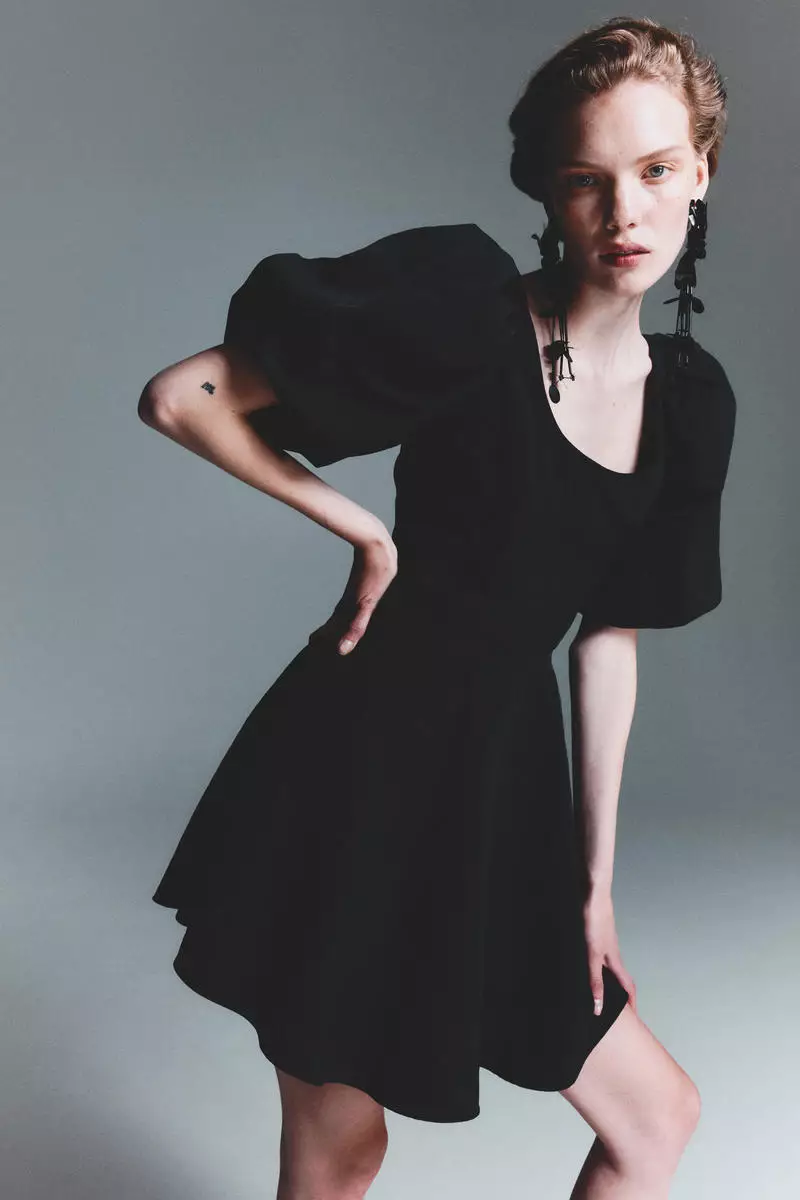 Balloon-sleeved dress