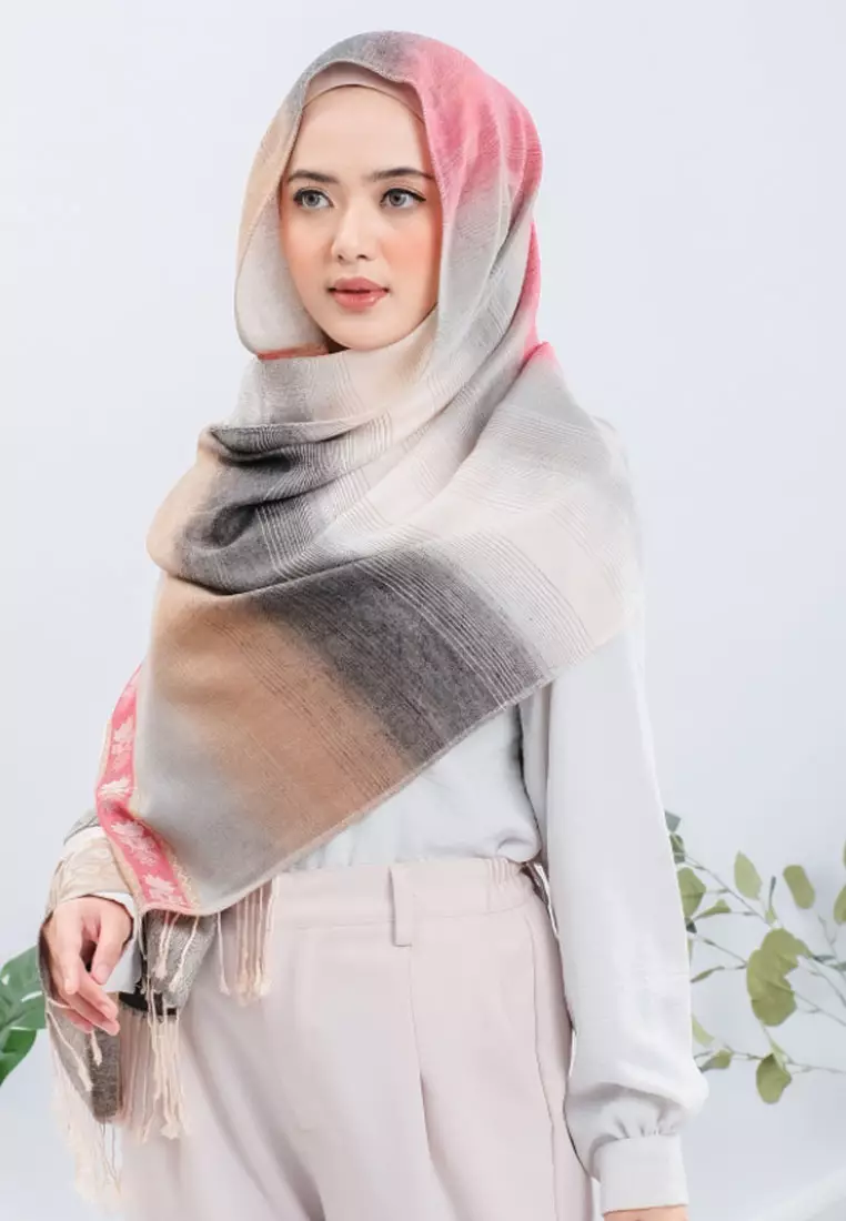 Hijab Pashmina Wanita Reversible Viscose Multicolour Vintage Pattern Pashmina Shawl Syal Wanita Smokey Sandstone