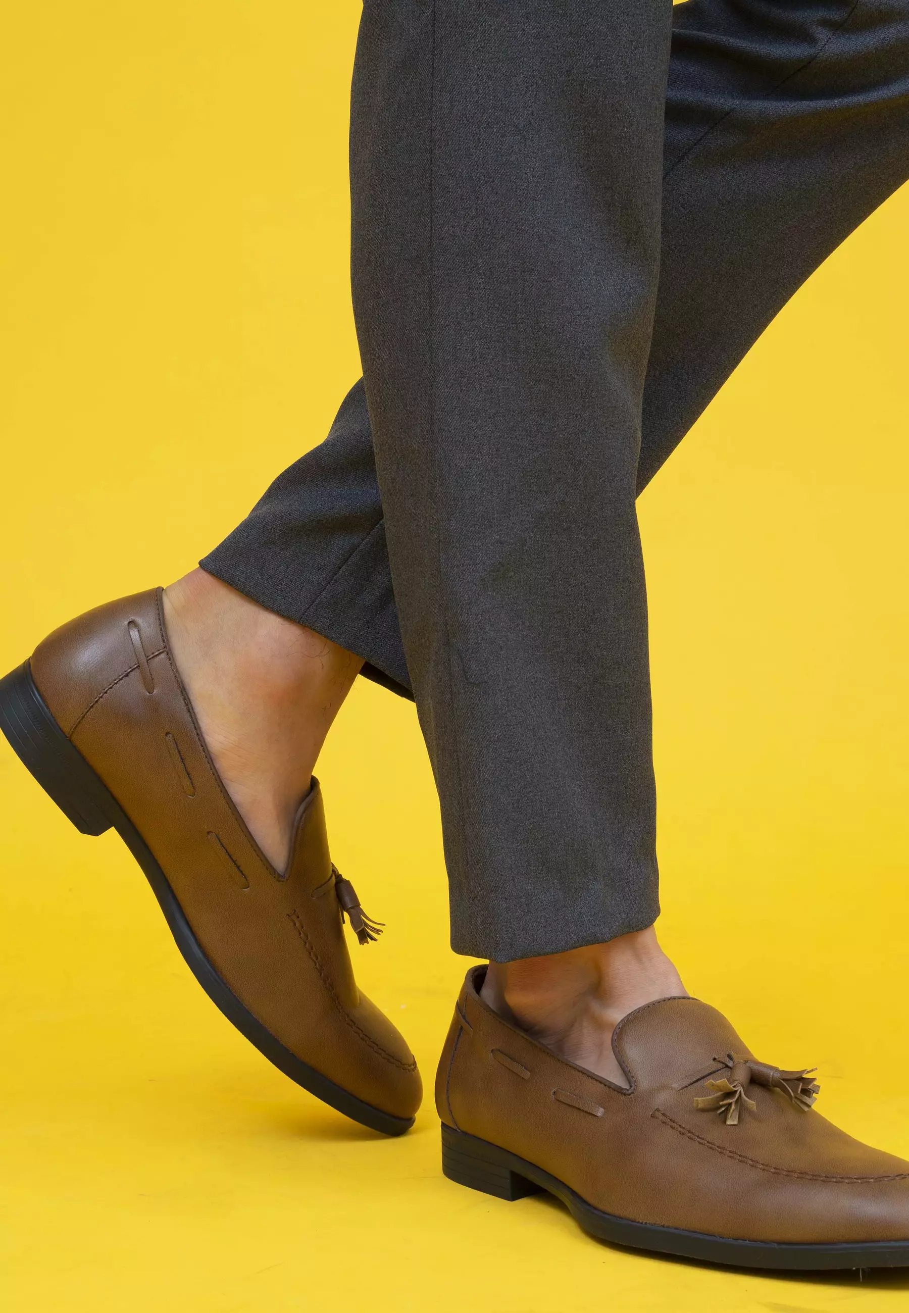 Sepatu kulit pria formal pantofel Tassel loafer coklat houseofcuff