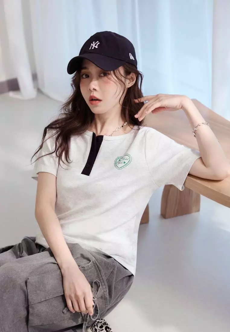 Contrast Color Half-Placket Short Sleeve Top with Heart Print [AB20523]