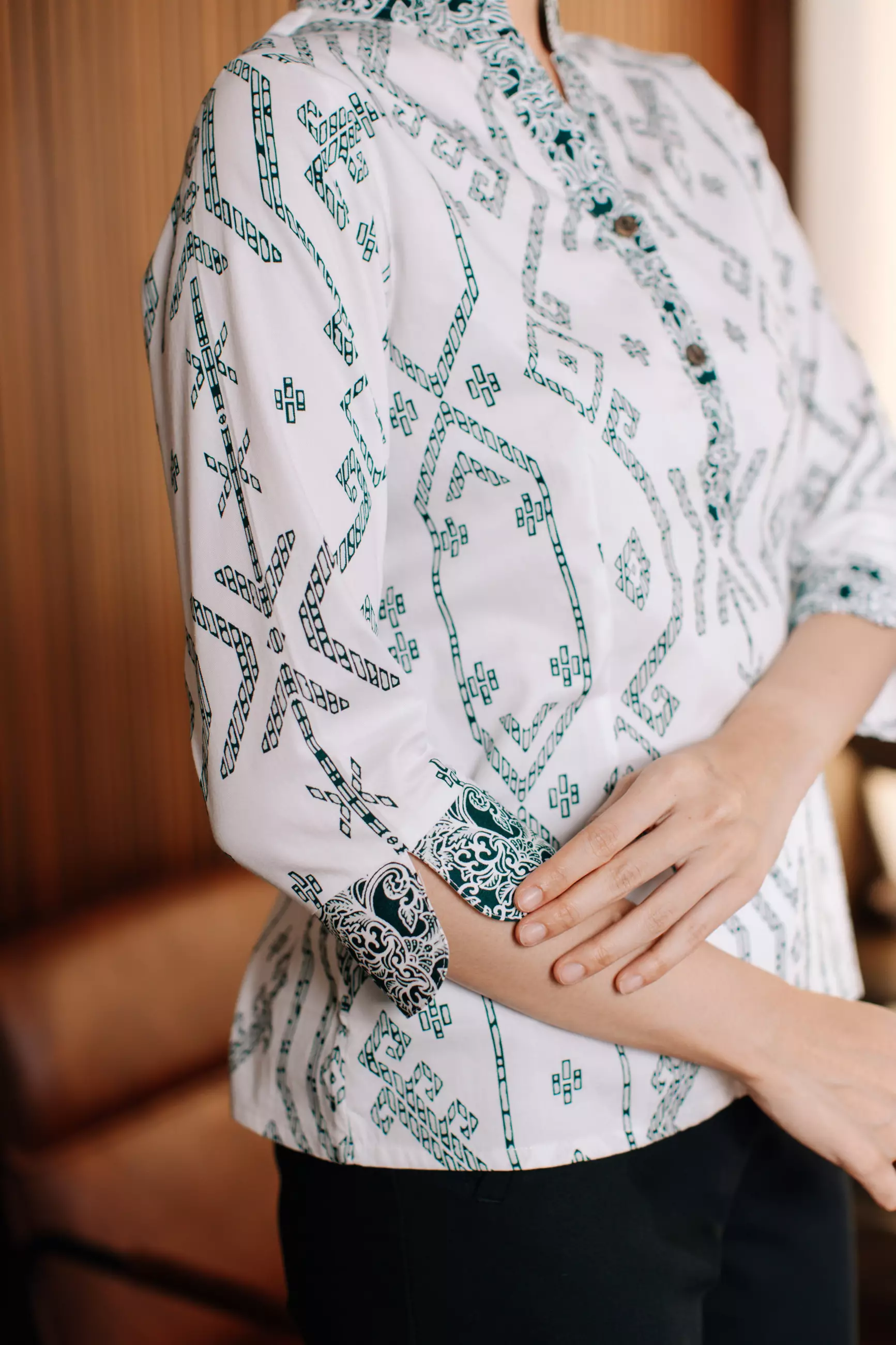 Adyatma Renjana Green White Putih Blouse Batik Wanita Katun