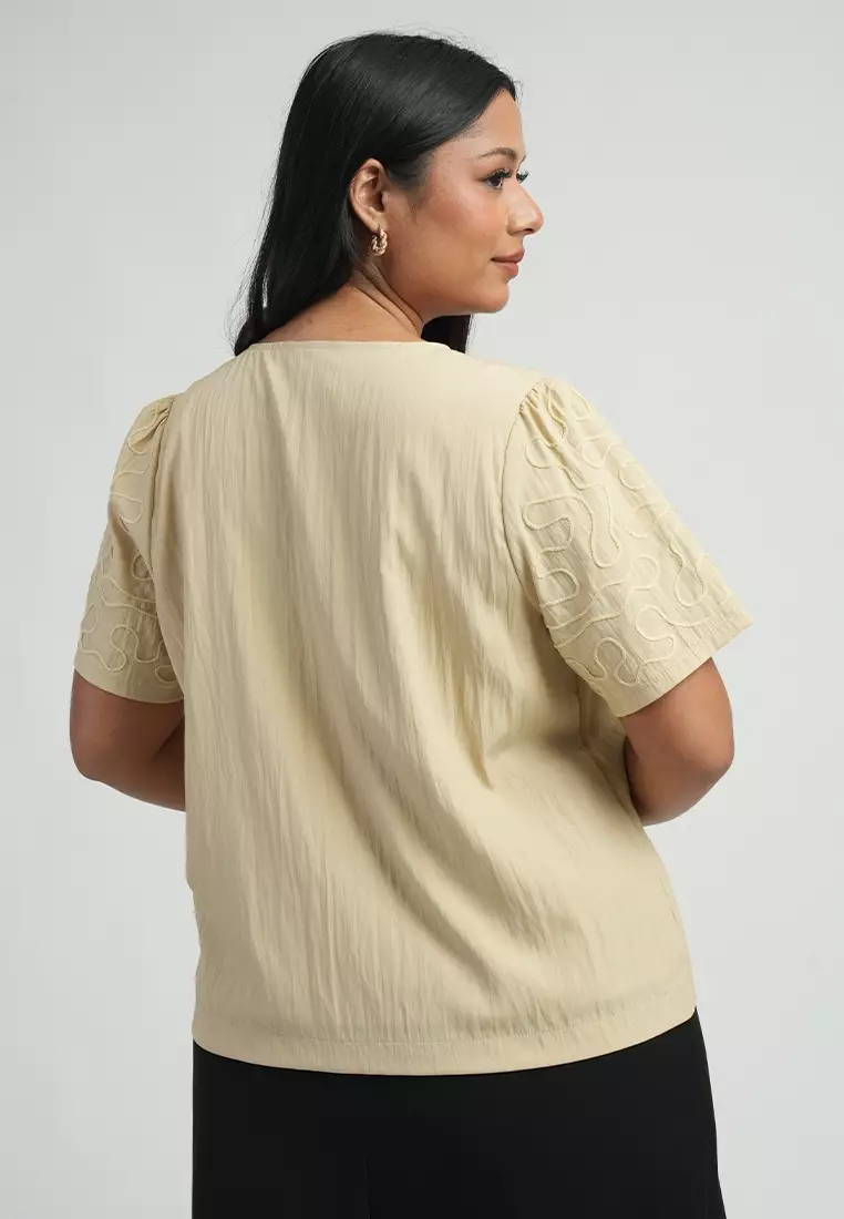Milly by Paperdolls Tiara Short Sleeve Button-Down Top