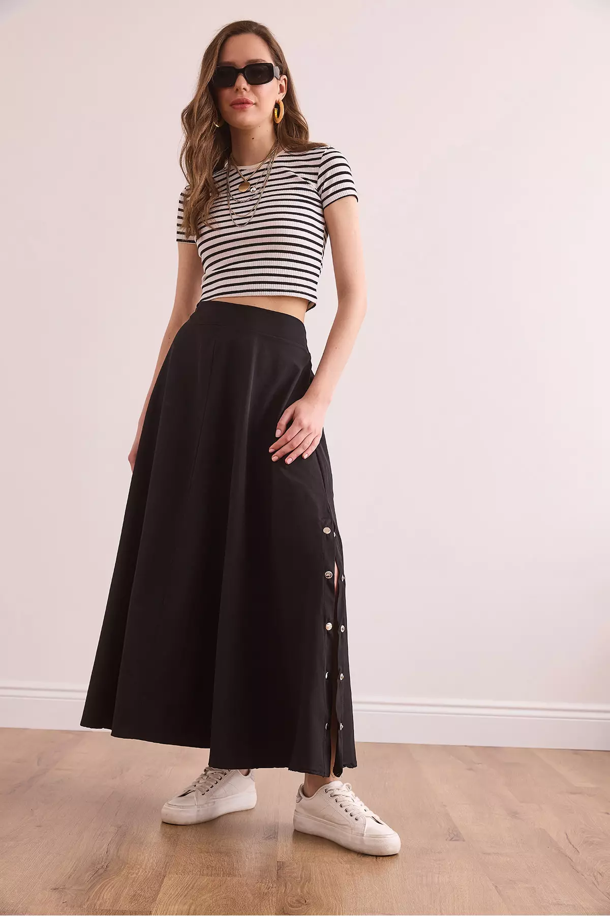 Women's Black Pocket Bell Skirt With Elastic Back Snap Detail Etk- 19000311