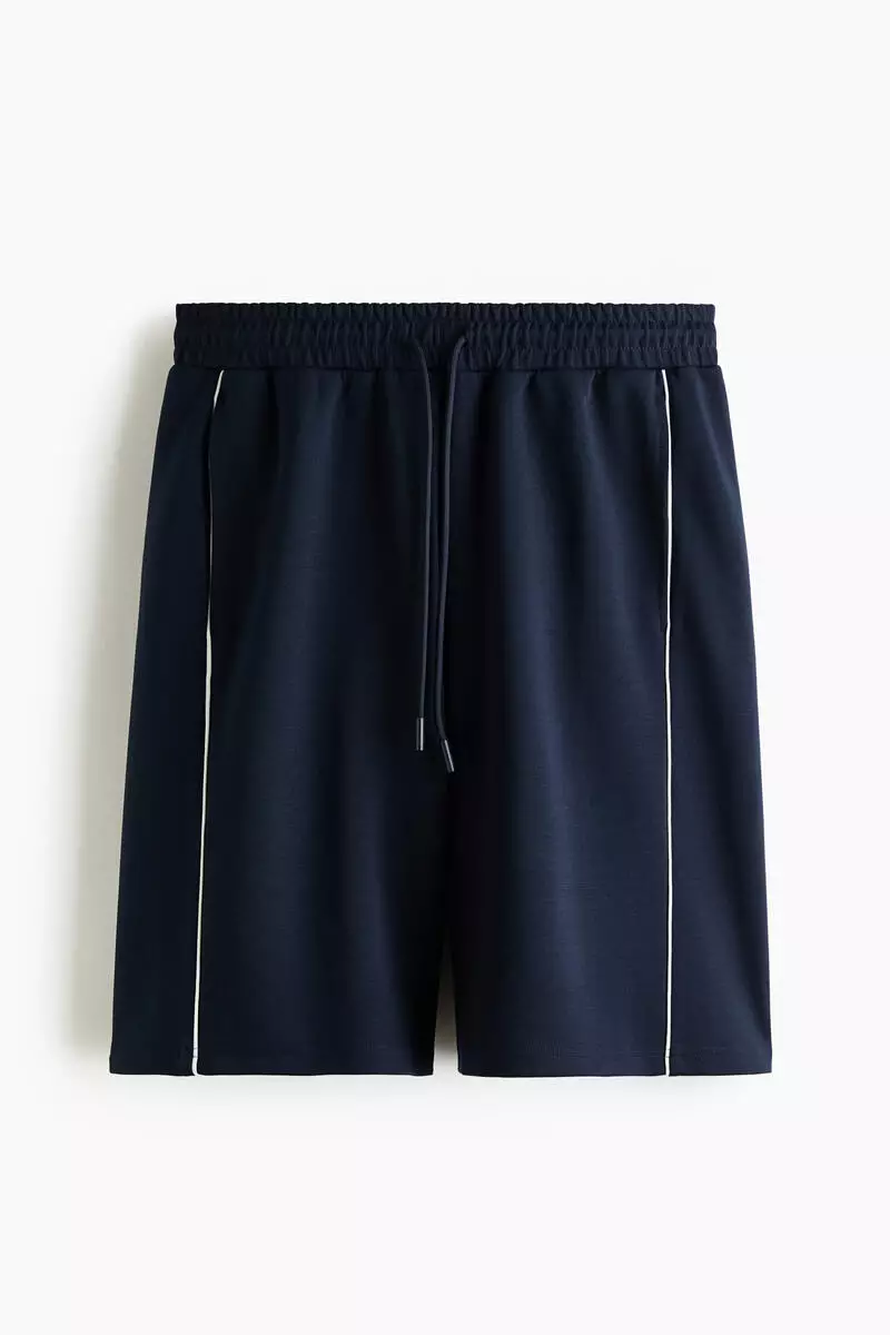 Loose Fit Sports shorts with DryMove™