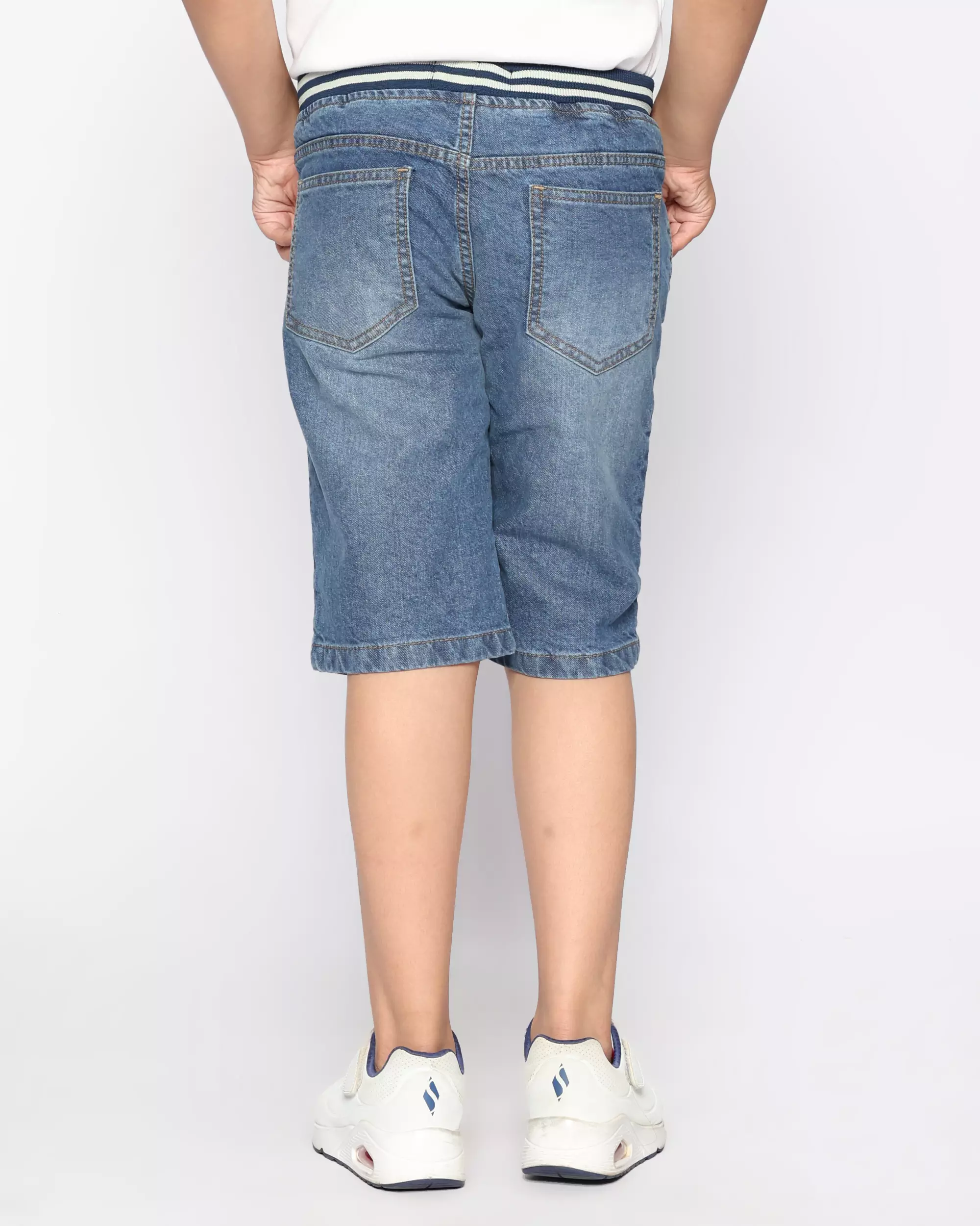 Celana Pendek Anak Laki Jeans Rib Mid Blue With Model - FORTUNES