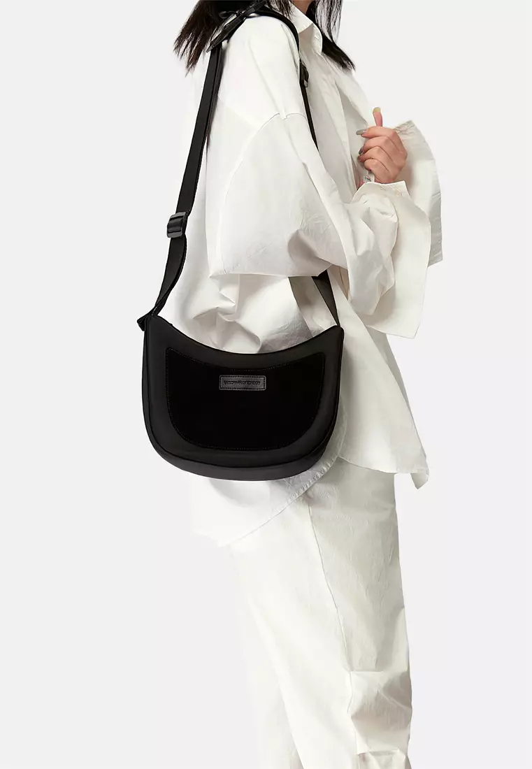 Loren 女士流浪包 單肩包 斜挎包 可調節肩帶長度 防水面料 快速拆解運動扣-黑色