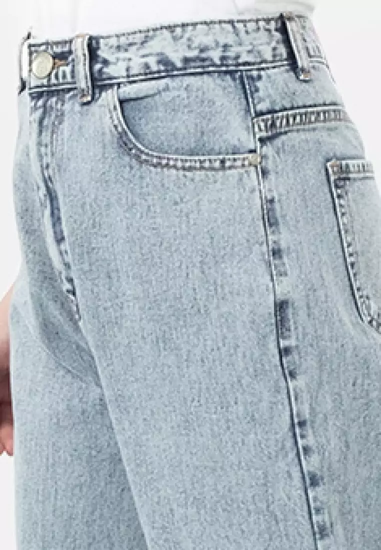 Basic Straight Jeans in Light Blue