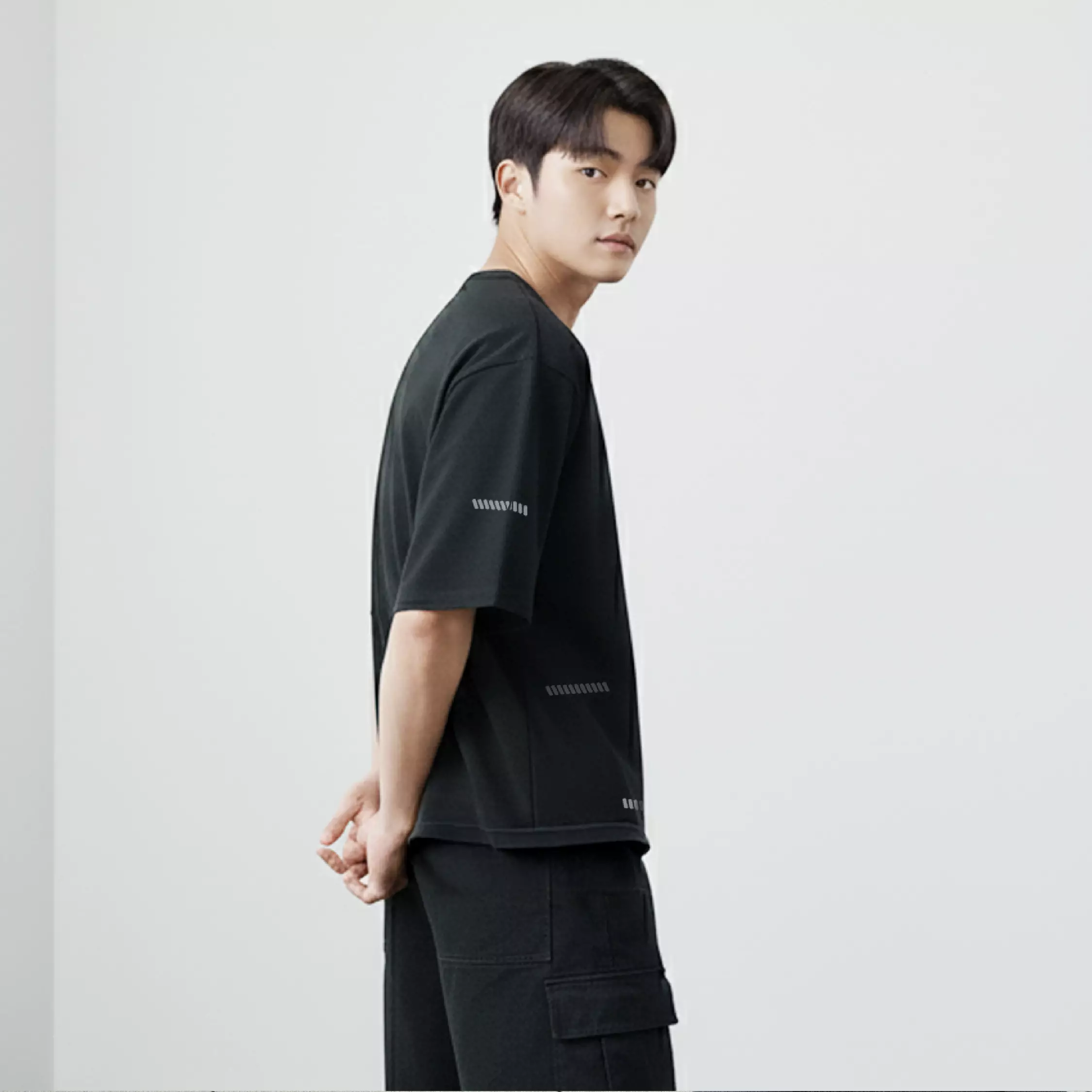 KALE NEIL BOXY FIT BLACK T-Shirt Cotton Cloudy