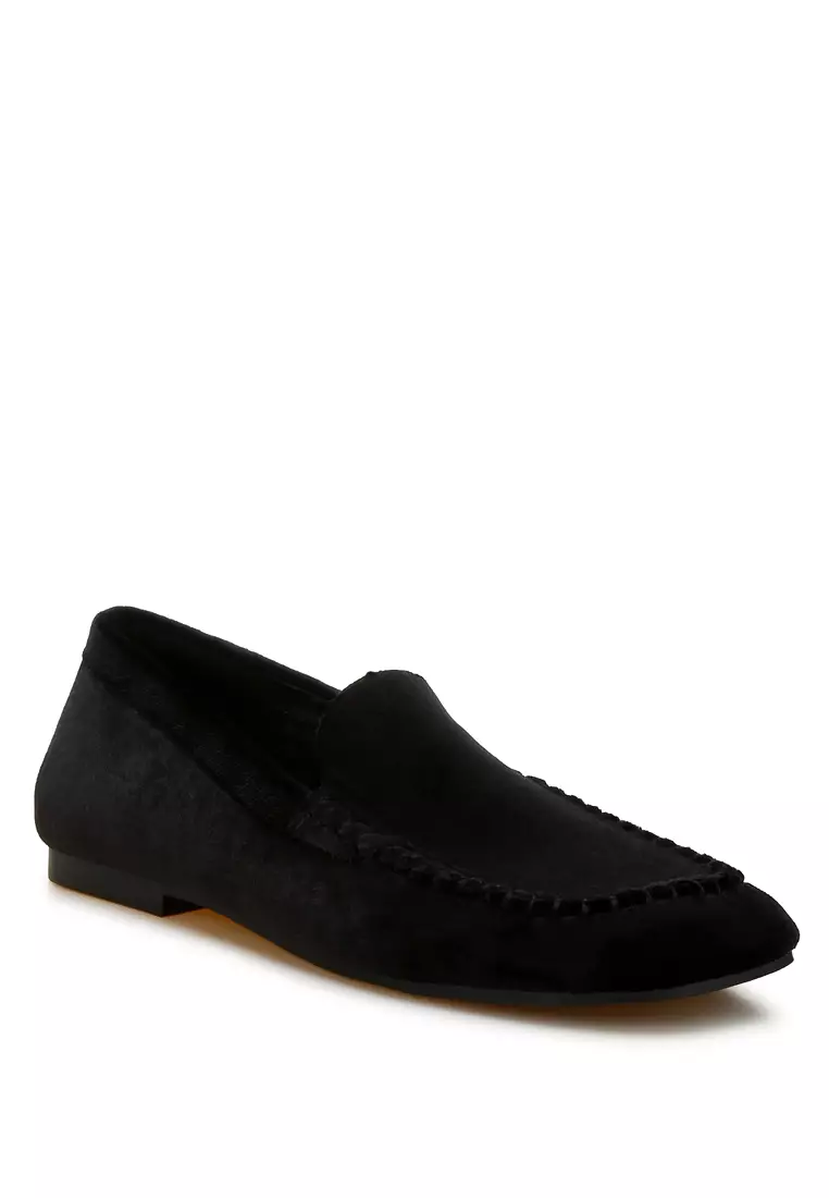 Sepatu Loafer Datar Beludru Warna Hitam