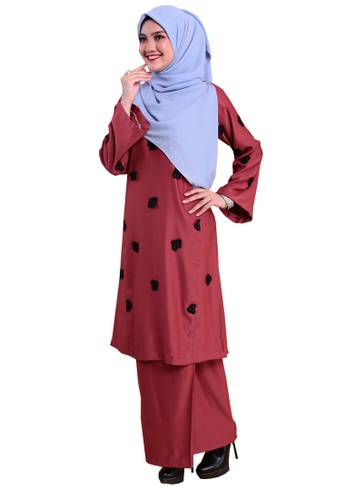Buy Kurung Happy 06 from Hijrah Couture in Red at Zalora