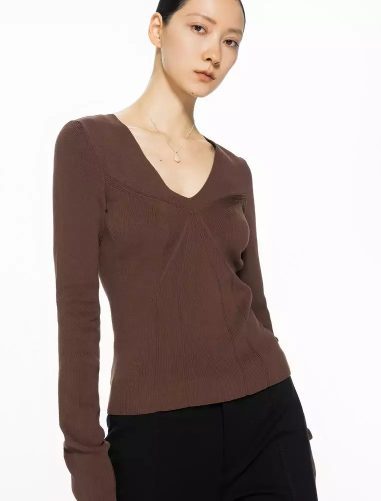 Long-sleeved pullover sweater