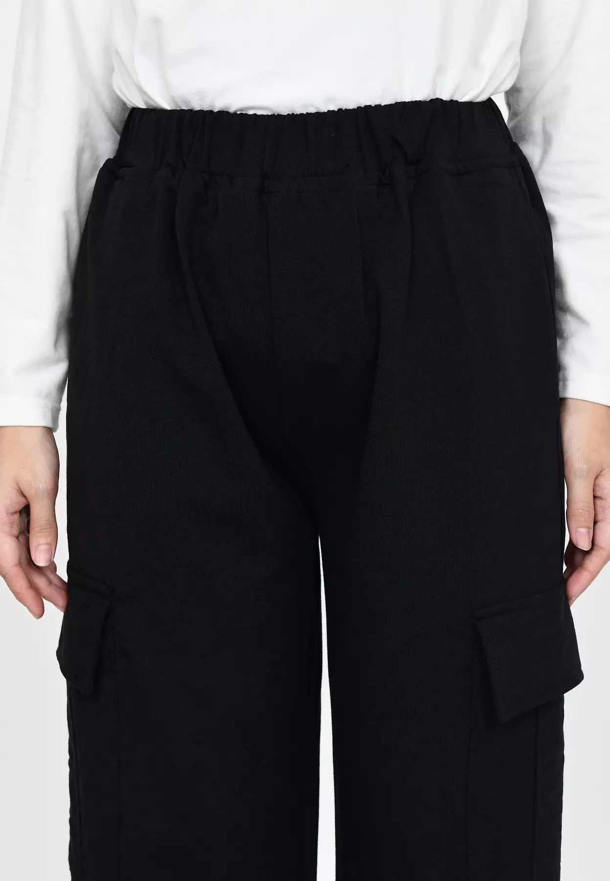 Kania Women Cargo Sweetpants [HITAM]