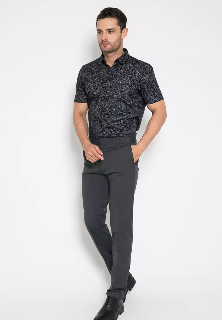 Johnwin - Kemeja Formal - Hitam Batik - Slim Fit - FSH.650.K392.848.C-S/S