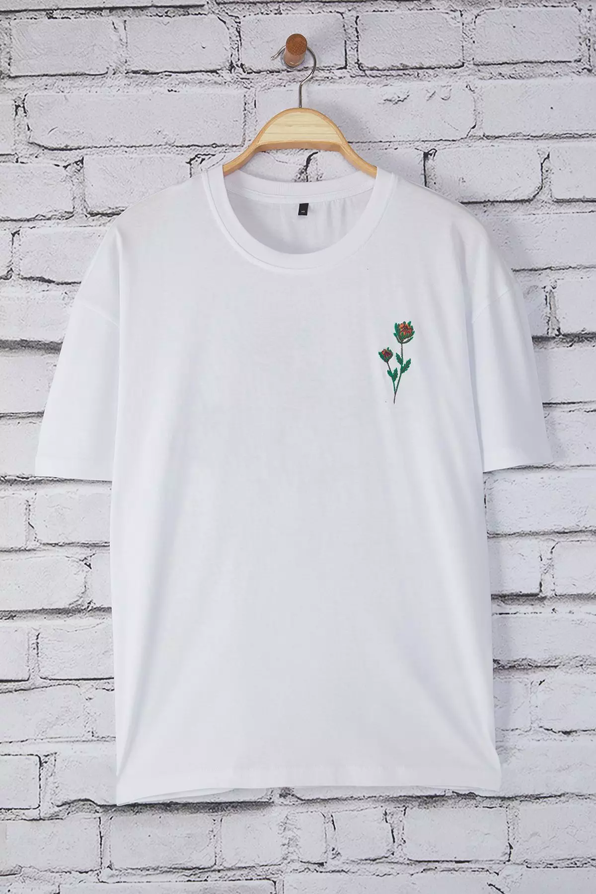 Oversize/Wide Cut Floral Embroidered T-Shirt