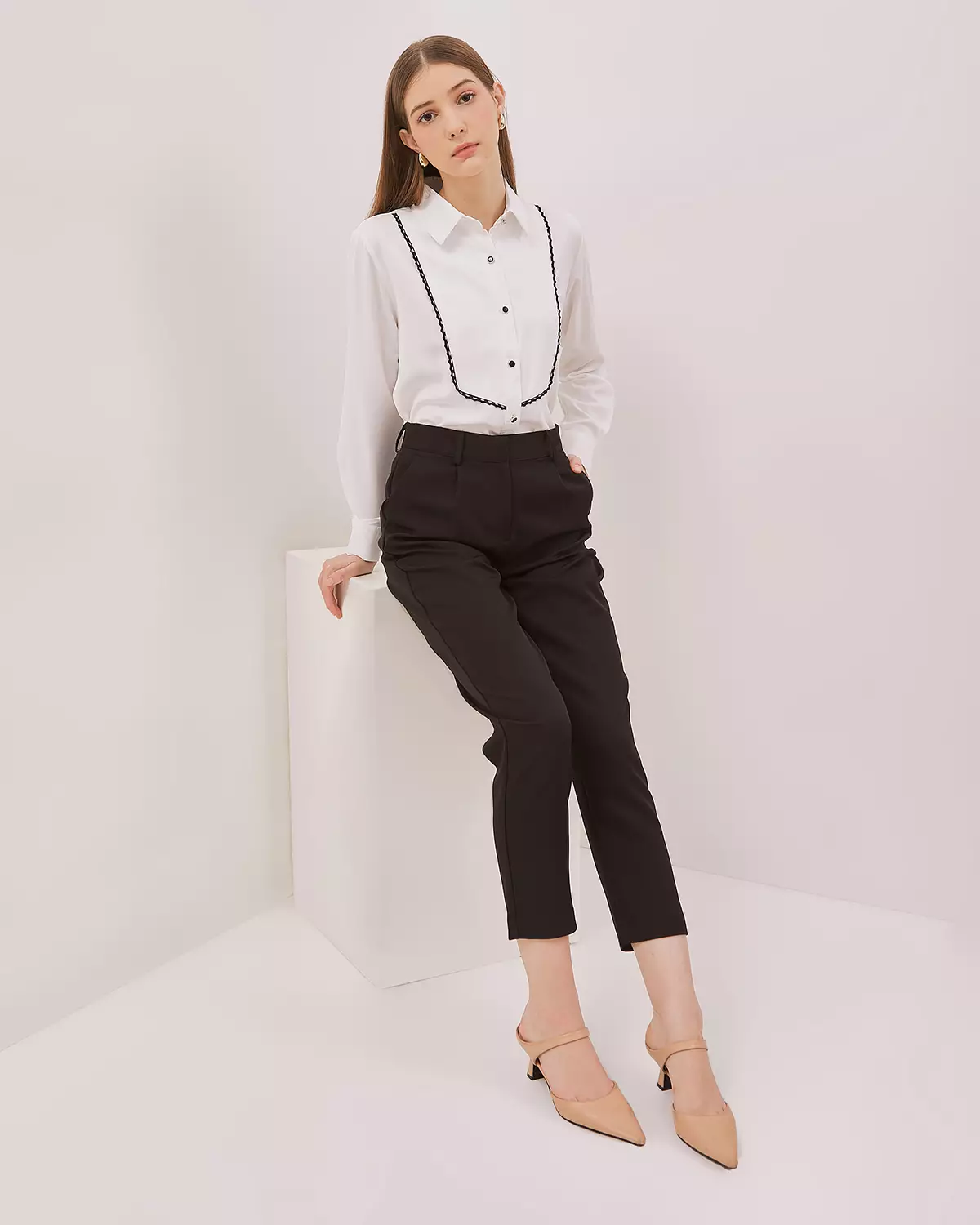 WOMEN'S BLACK TAPERED TROUSERS