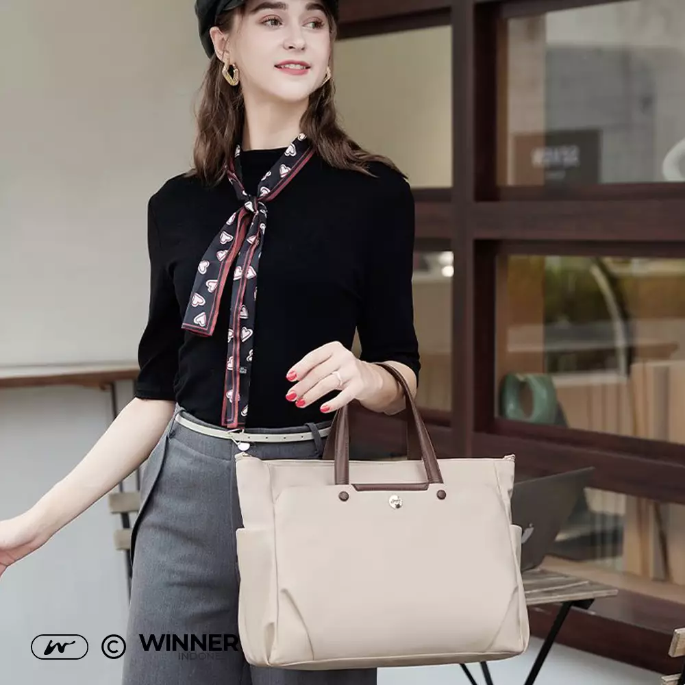 WINNER Tas Laptop 14 inch Bahu Selempang Nilon Oxford Anti-Air Wanita Korean Style Bag (T14-003) - Warna Hitam 14 inch