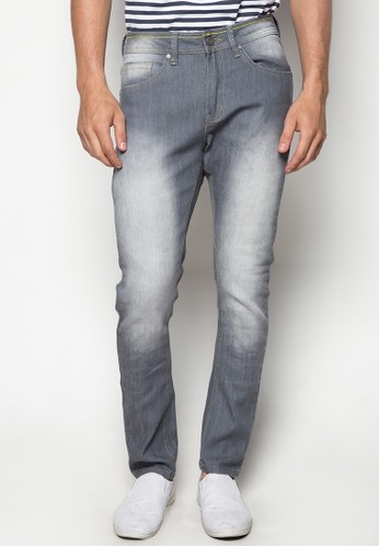 Low-Rise Carrot Fit Jeans (Gray)